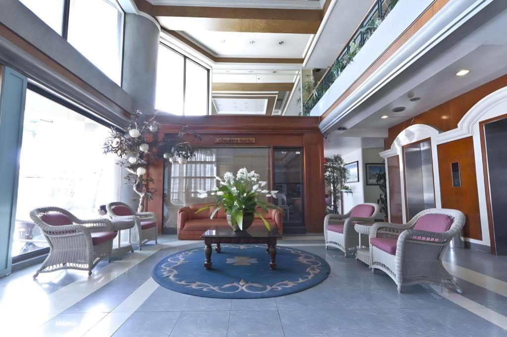 Richmond Plaza Hotel Tabok Екстериор снимка