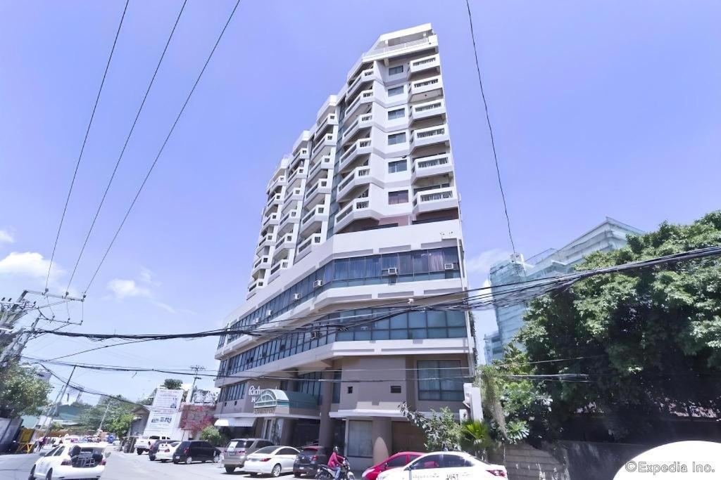 Richmond Plaza Hotel Tabok Екстериор снимка