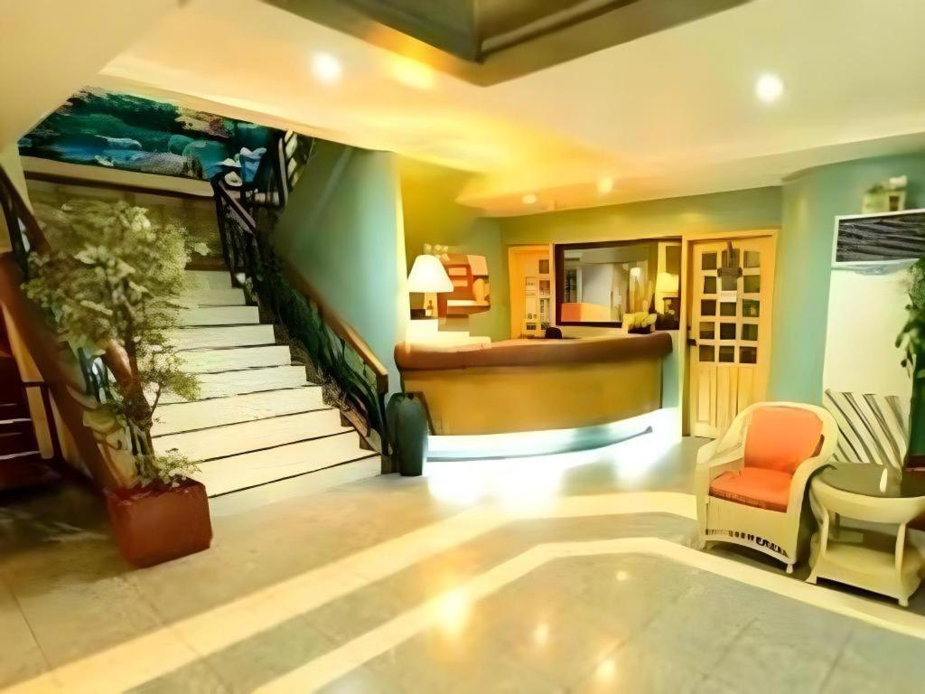 Richmond Plaza Hotel Tabok Екстериор снимка