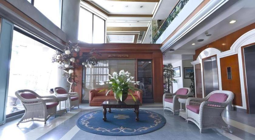 Richmond Plaza Hotel Tabok Екстериор снимка
